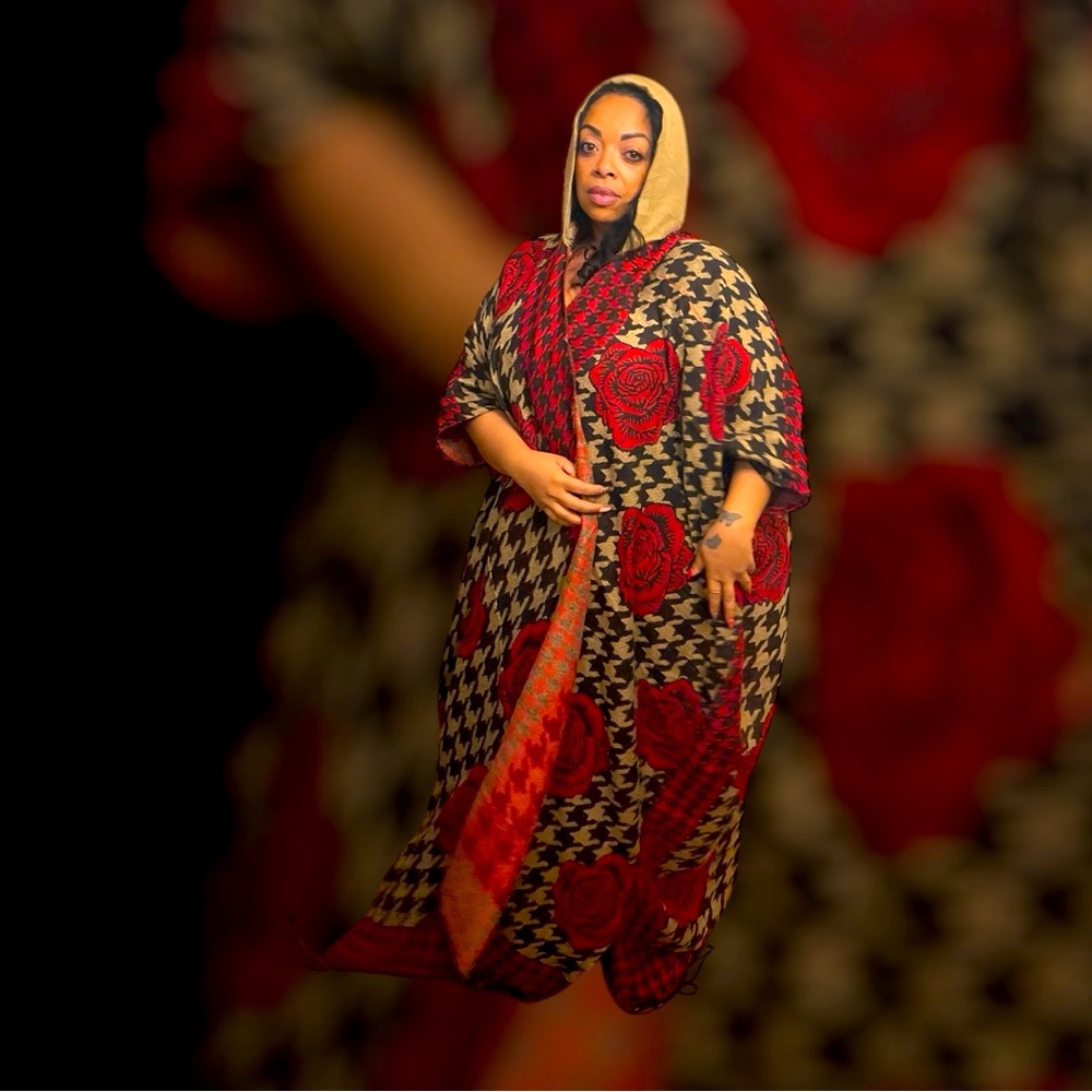 Rose and houndstooth cape - Picture 2 of 2